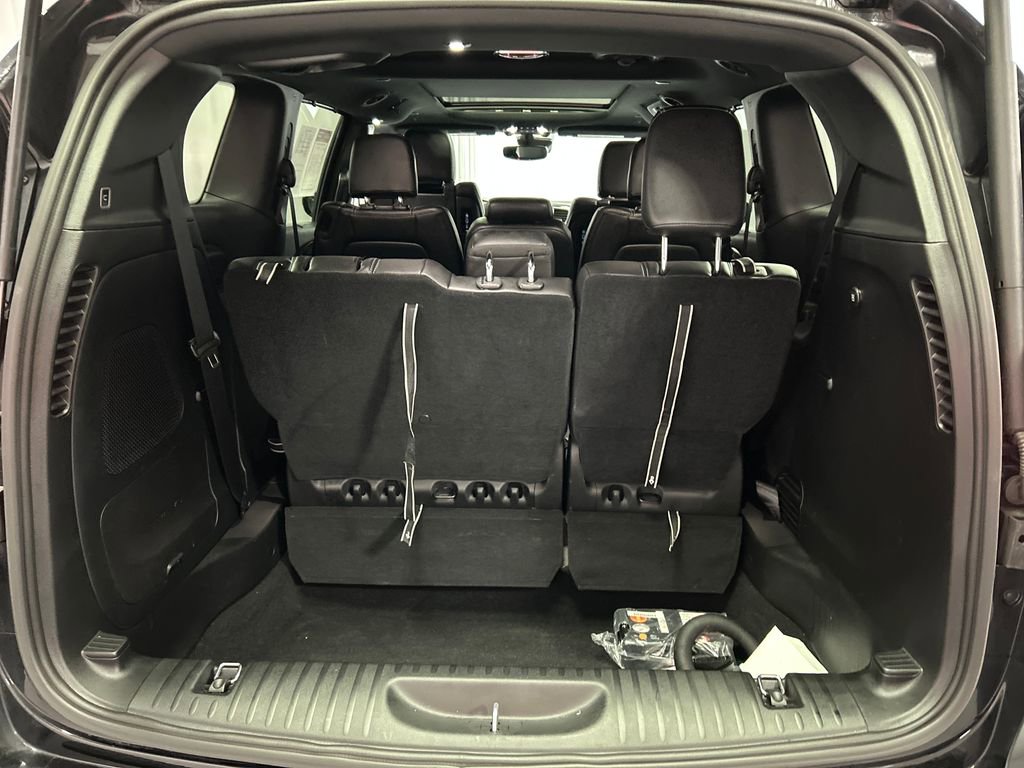 Used 2025 Chrysler Pacifica Select w/ Uconnect Theater Family Group image 26