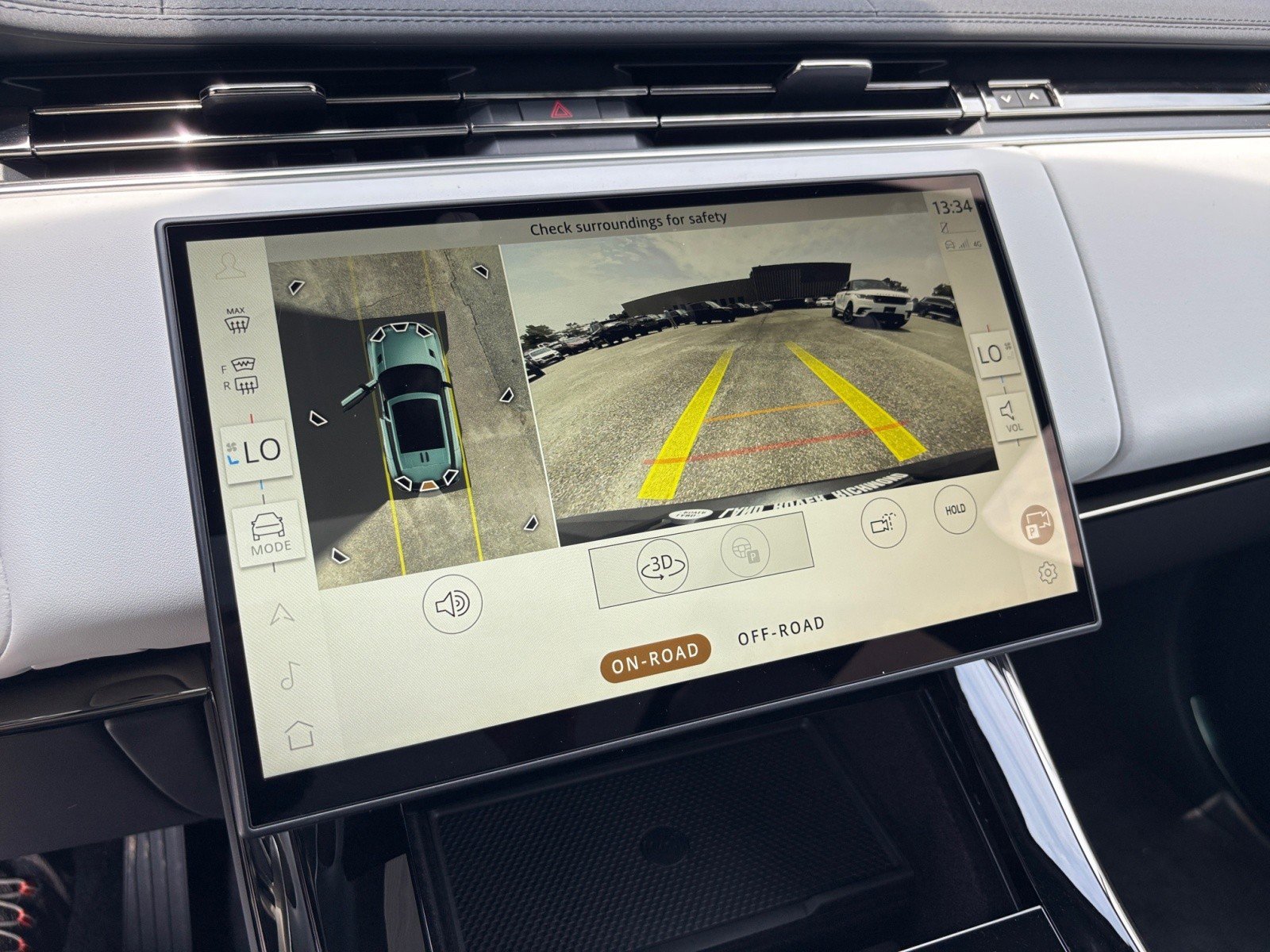 New 2025 Land Rover Range Rover Sport SE image 17