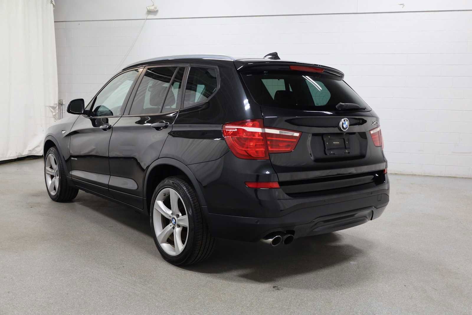 Used 2017 BMW X3 xDrive28i image 3