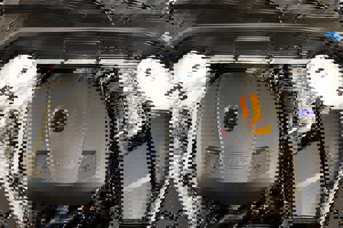 Used 2024 Volvo XC60 T8 Core image 37