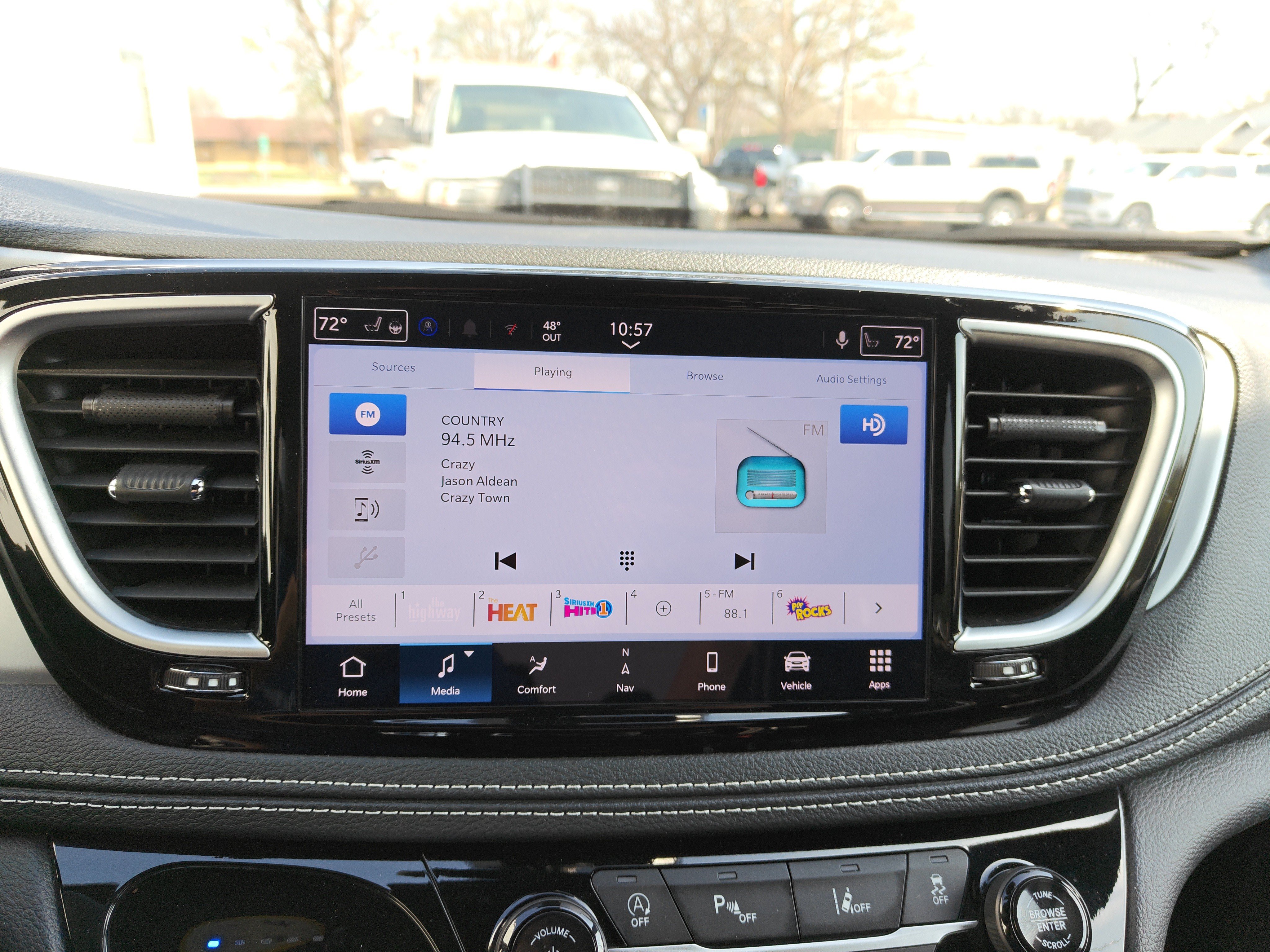 Used 2025 Chrysler Pacifica Limited FWD image 19