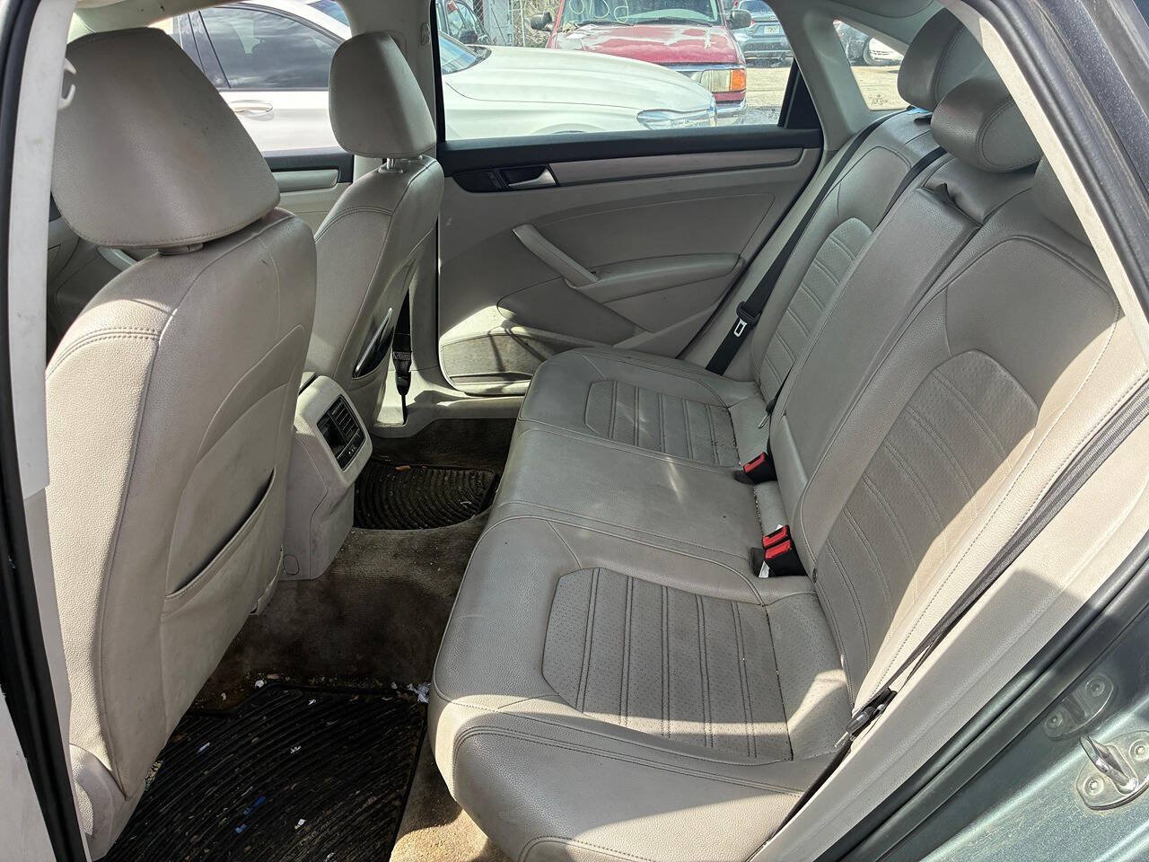 Used 2015 Volkswagen Passat 1.8T SE FWD image 8