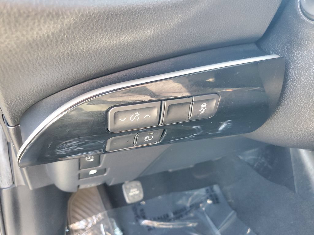 Used 2021 Toyota Prius Prime LE w/ Carpet Mat Package (TMS) FWD image 22