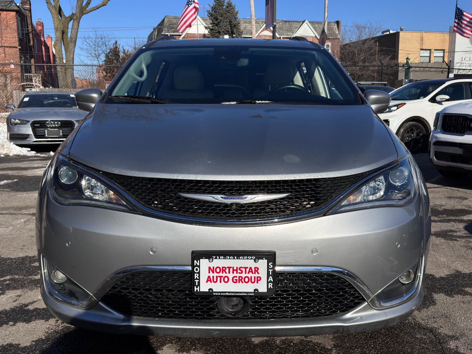 Used 2020 Chrysler Pacifica Touring-L Plus image 2