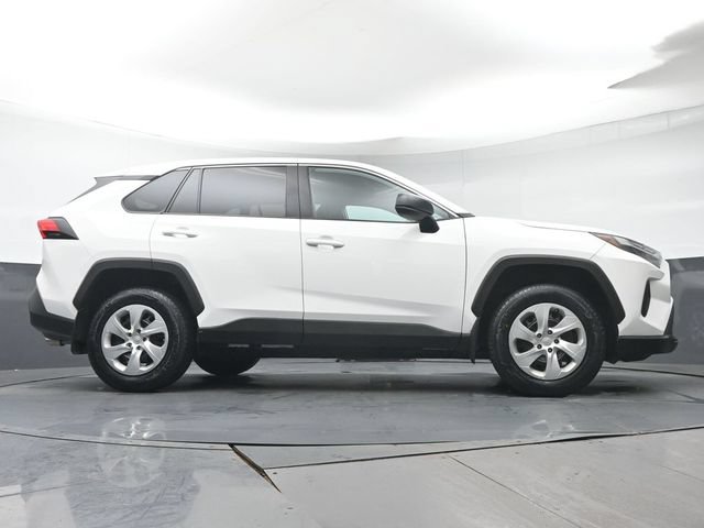Used 2023 Toyota RAV4 LE AWD/4WD image 33