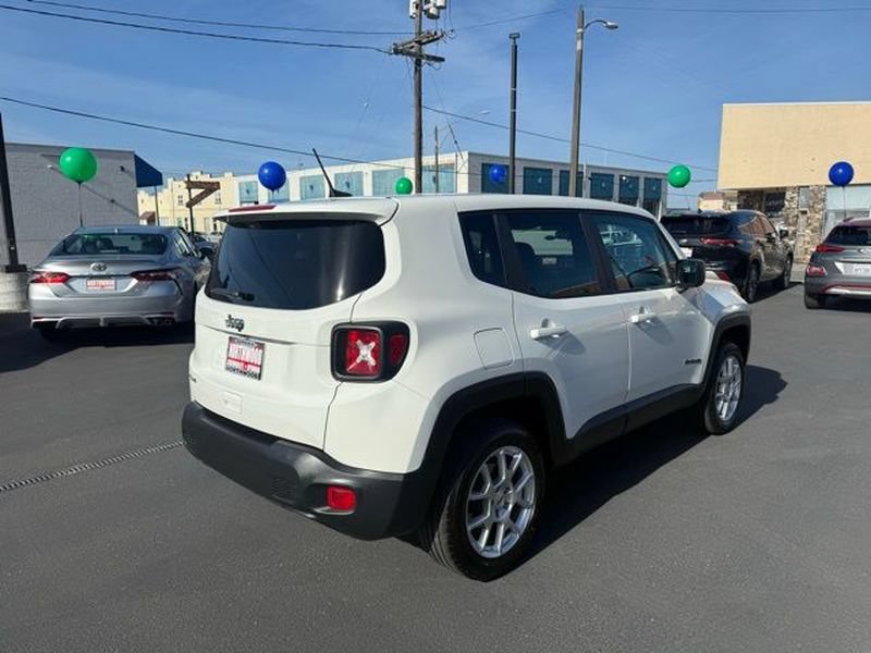 Used 2023 Jeep Renegade Latitude AWD/4WD image 5