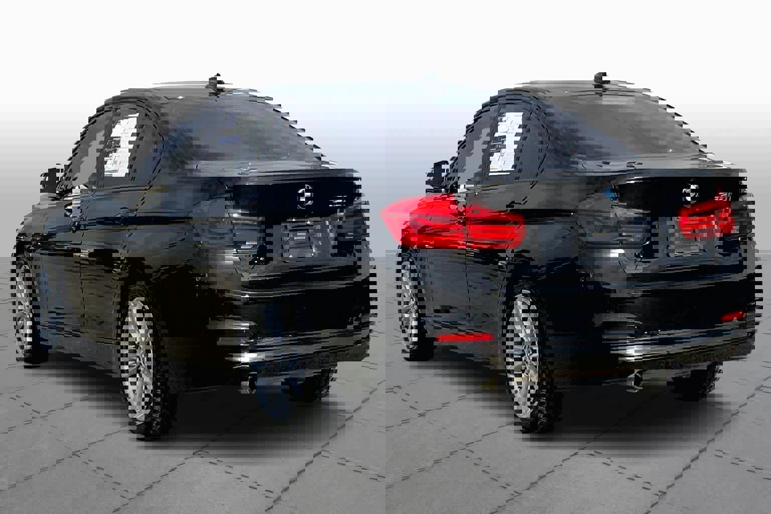 Used 2018 BMW 320i Sedan image 12