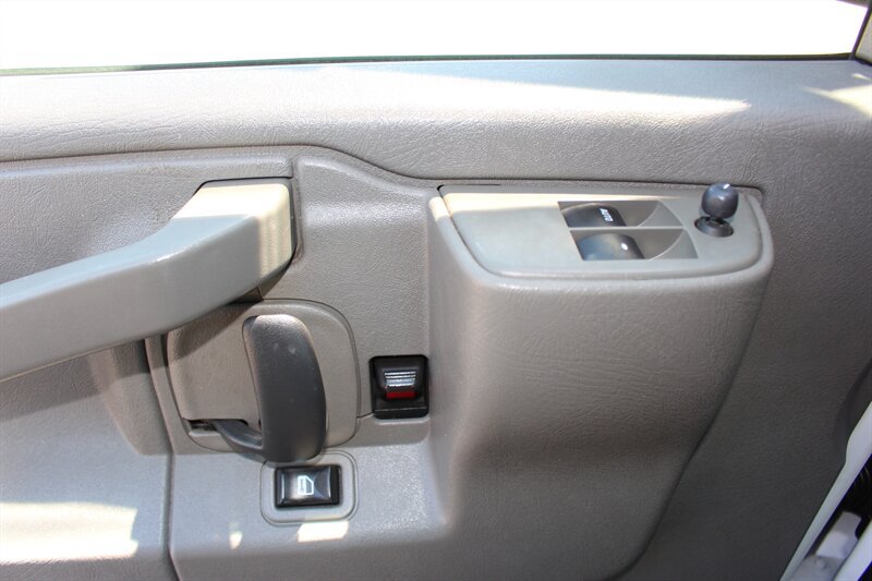 Used 2020 Chevrolet Express 3500 LT w/ LT Preferred Equipment Group RWD image 28