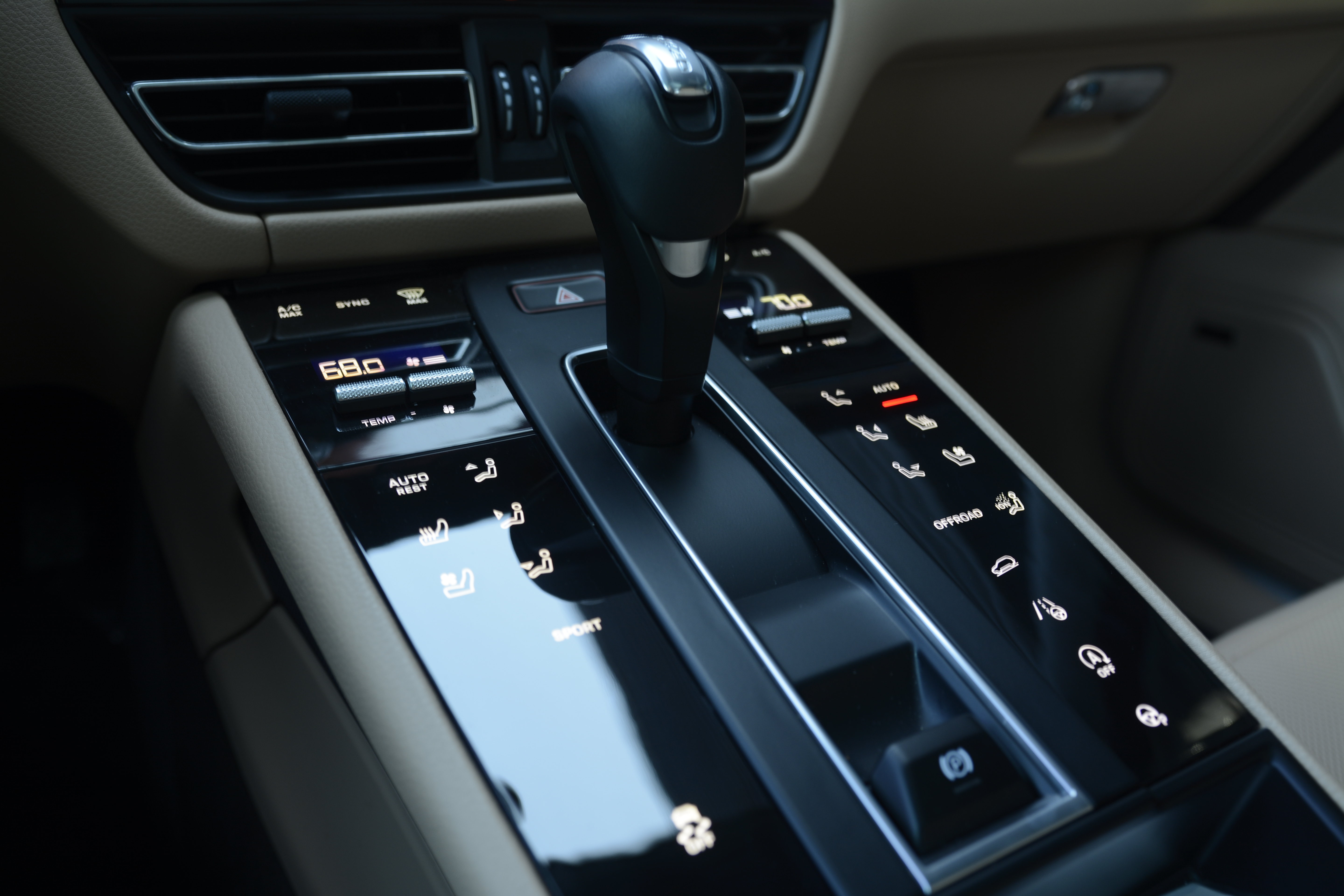 Certified 2026 Porsche Macan AWD/4WD image 24