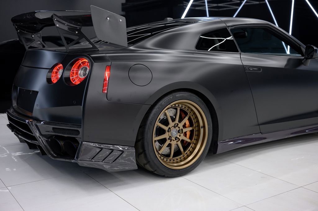 Used 2018 Nissan GT-R Premium image 14