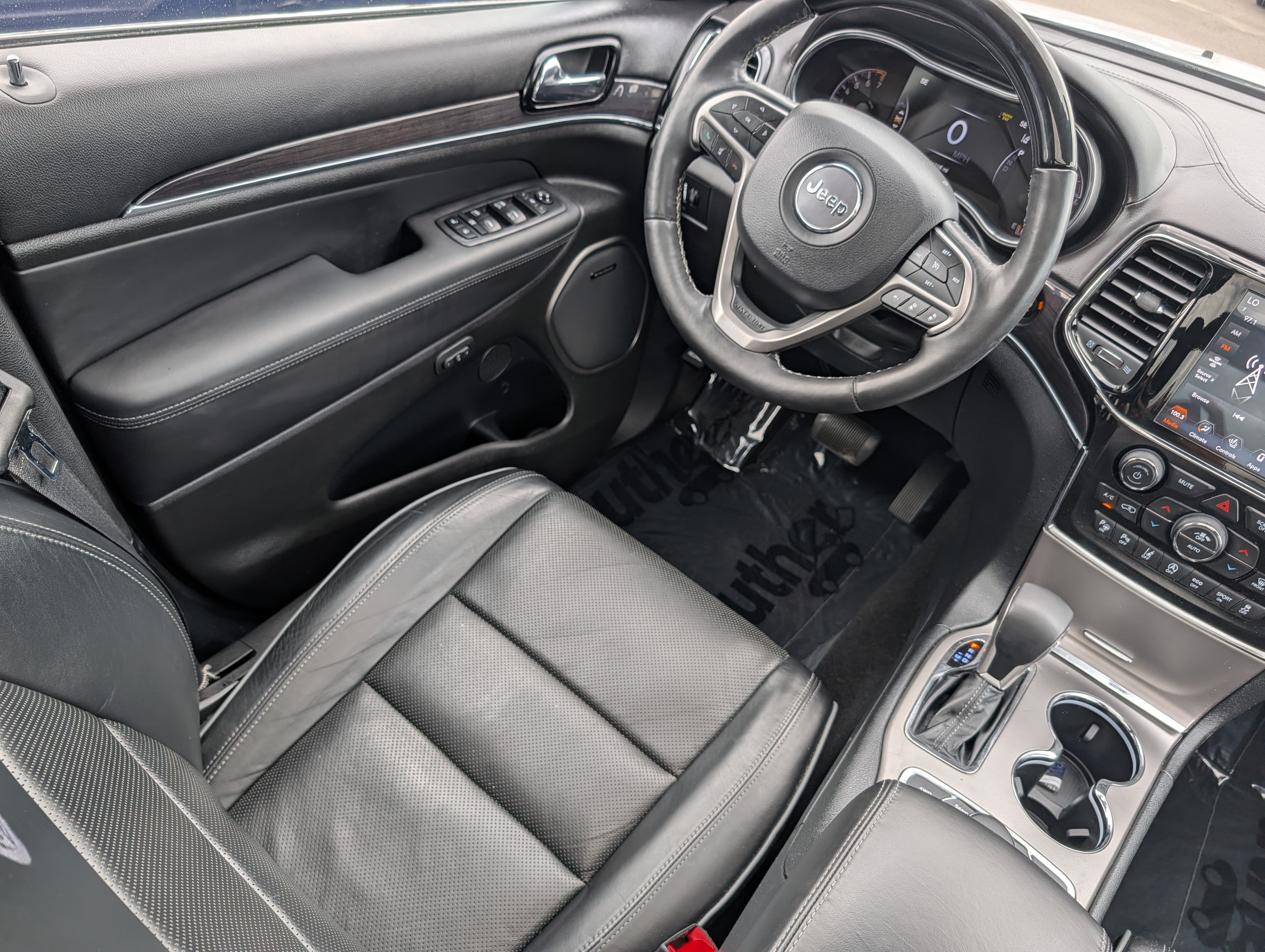 Used 2019 Jeep Grand Cherokee Overland AWD/4WD image 9