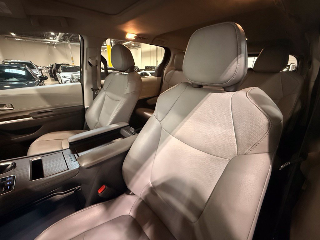 Used 2022 Toyota Sienna XLE FWD image 19