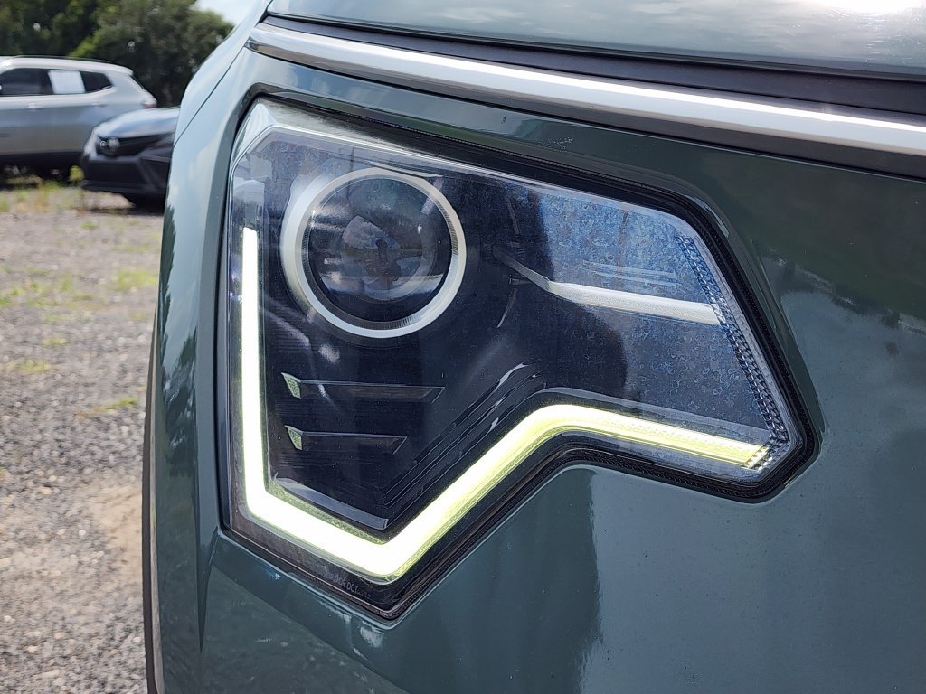 Certified 2023 Kia Niro EX FWD image 10