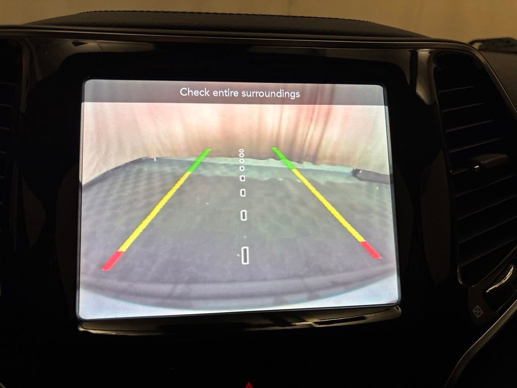 Used 2019 Jeep Cherokee Limited FWD image 22