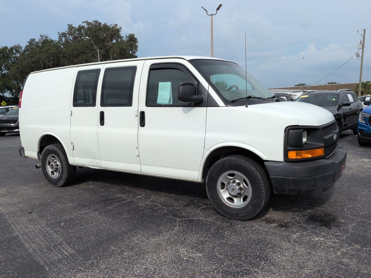 Used 2005 Chevrolet Express 2500 RWD image 2