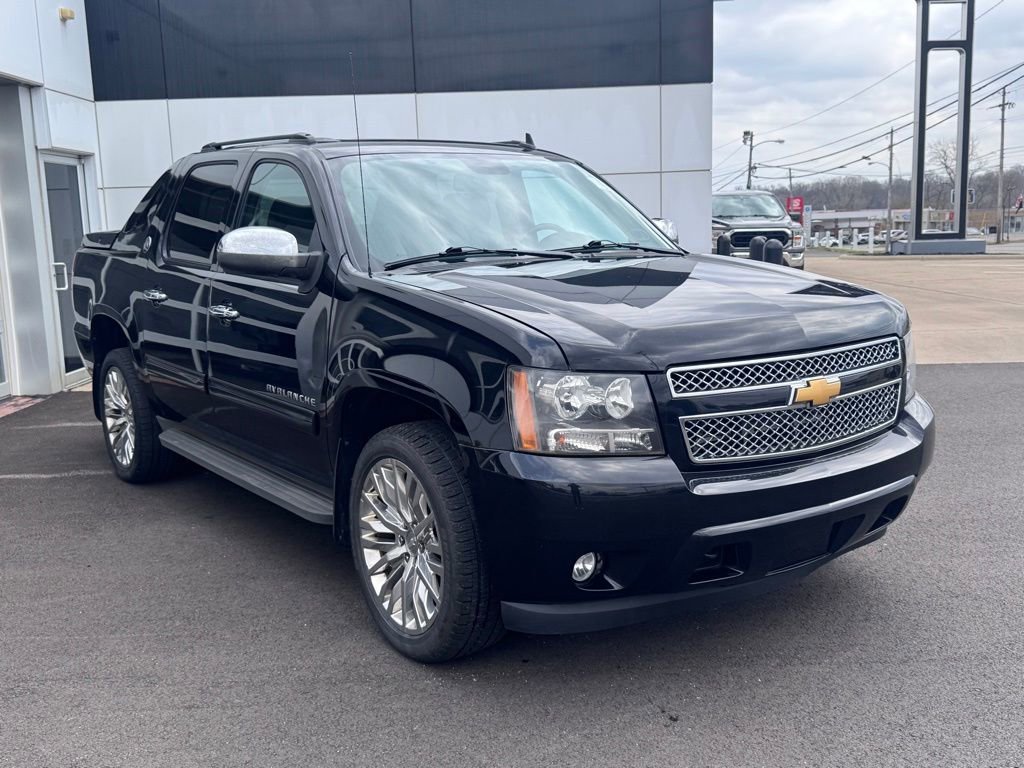 Used 2013 Chevrolet Avalanche LT image 7