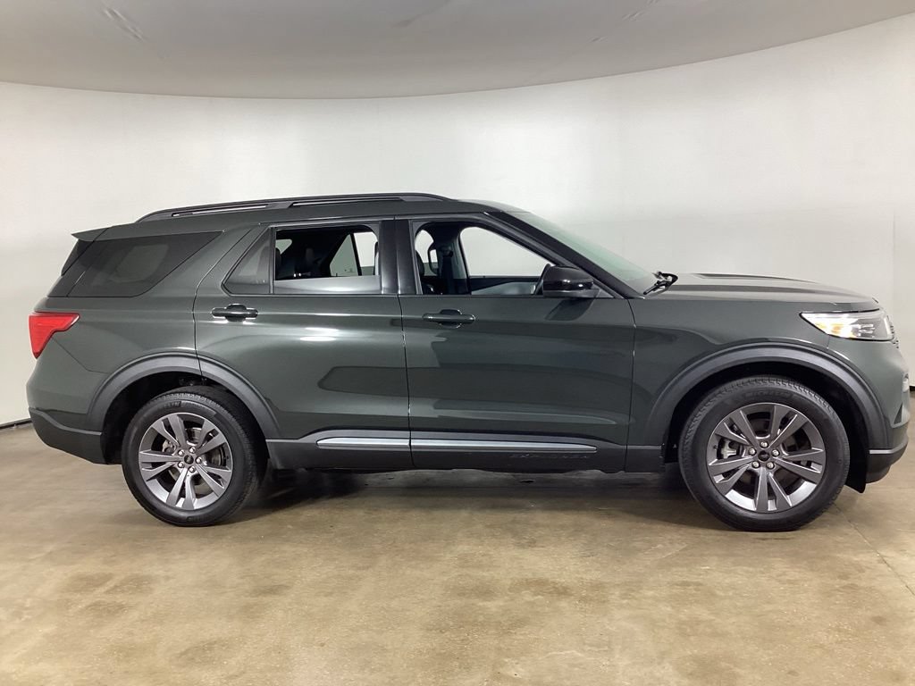 Used 2024 Ford Explorer XLT w/ Equipment Group 202A AWD/4WD image 4