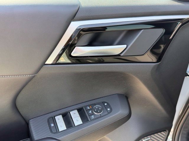 New 2026 Mitsubishi Outlander SE FWD image 18