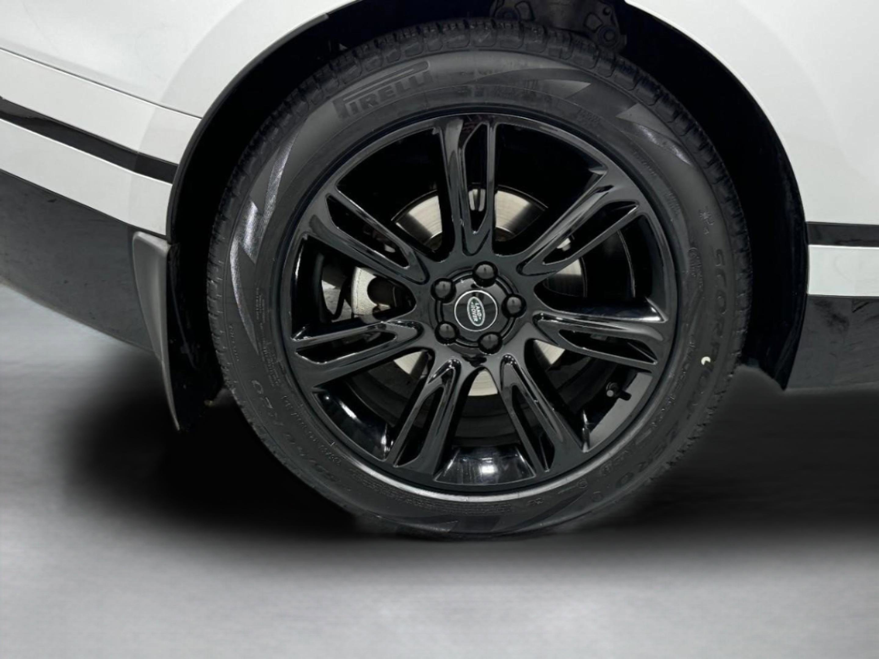 Used 2023 Land Rover Range Rover Velar R-Dynamic S image 34