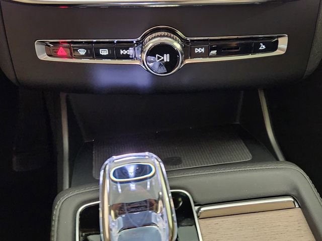 New 2026 Volvo XC90 B6 Plus w/ Protection Package Premier image 19