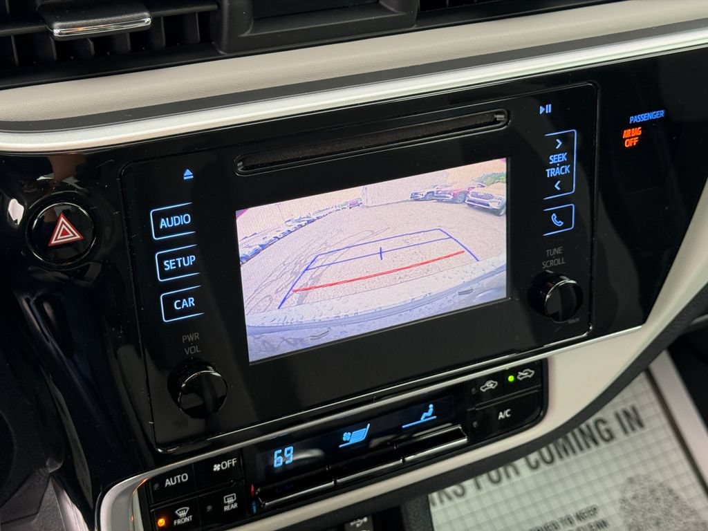 Used 2018 Toyota Corolla LE FWD image 29