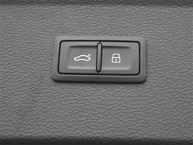 Used 2024 Audi Q5 e Premium Plus w/ Premium Plus Package image 32