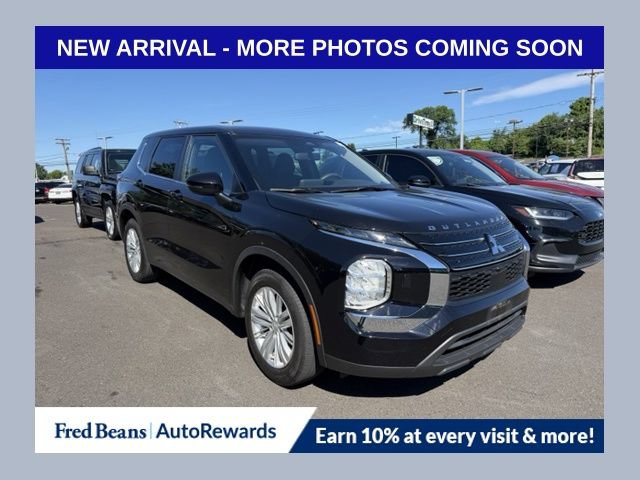 Used 2023 Mitsubishi Outlander ES AWD/4WD image 1