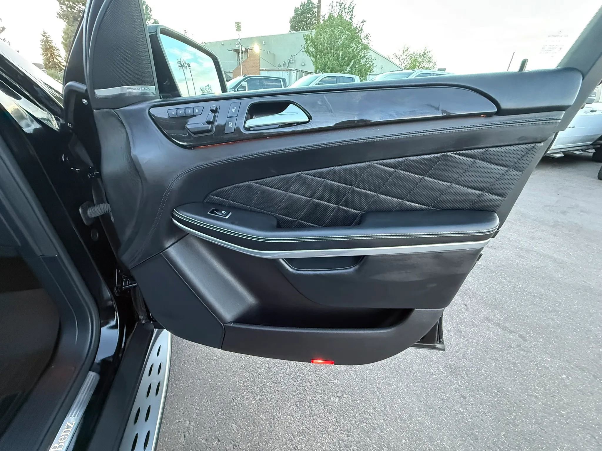 Used 2015 Mercedes-Benz GL 550 4MATIC image 36