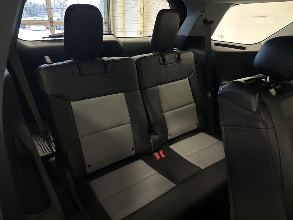 Used 2022 Ford Explorer XLT w/ Equipment Group 202A image 18