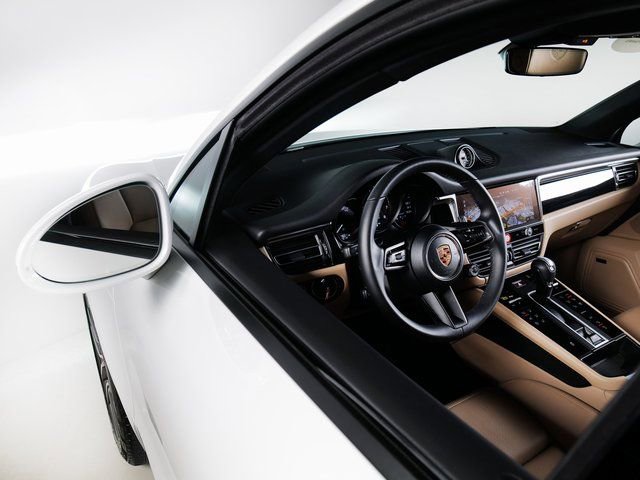 Certified 2026 Porsche Macan AWD/4WD image 27