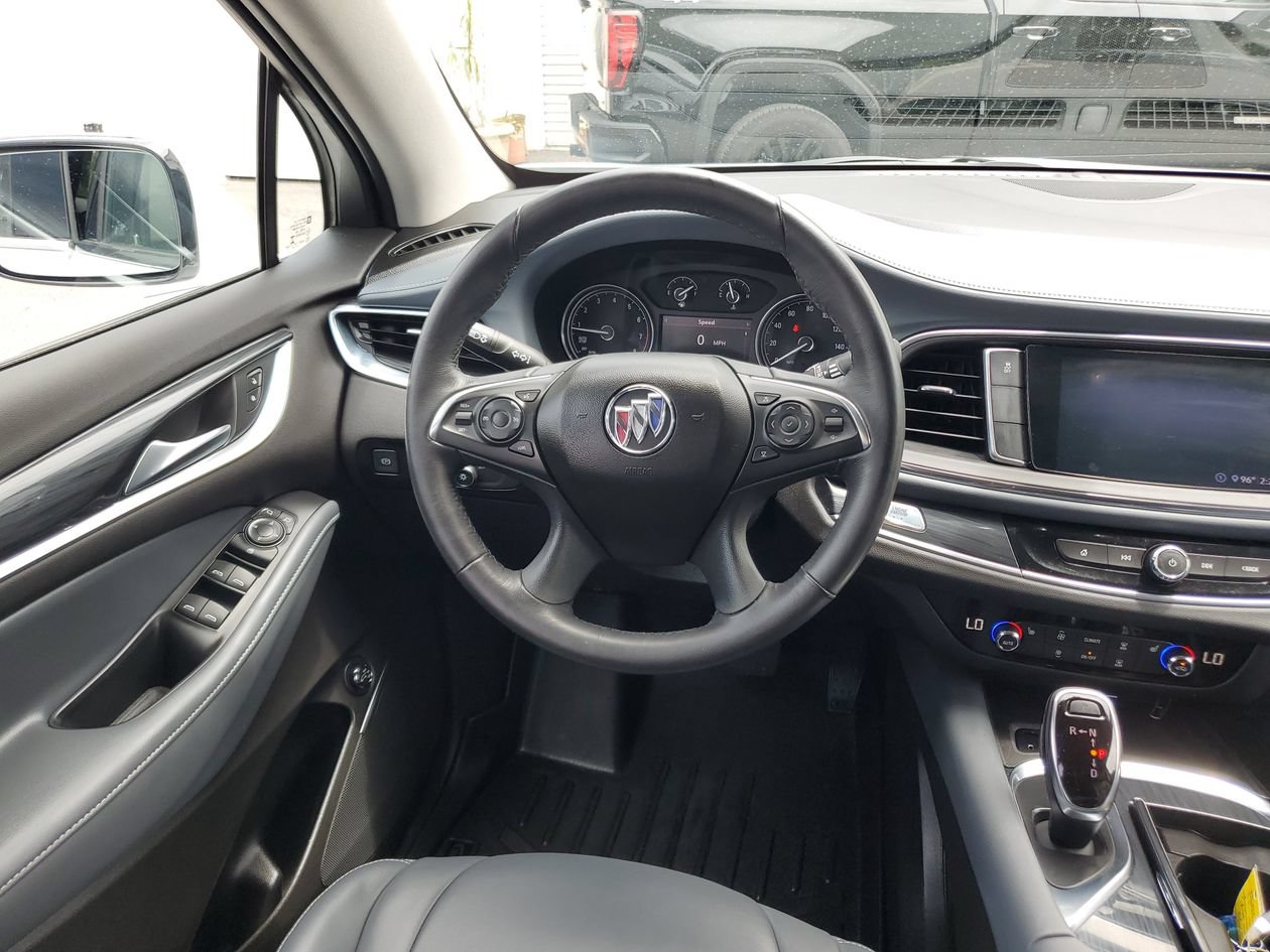 Used 2021 Buick Enclave Essence FWD image 11