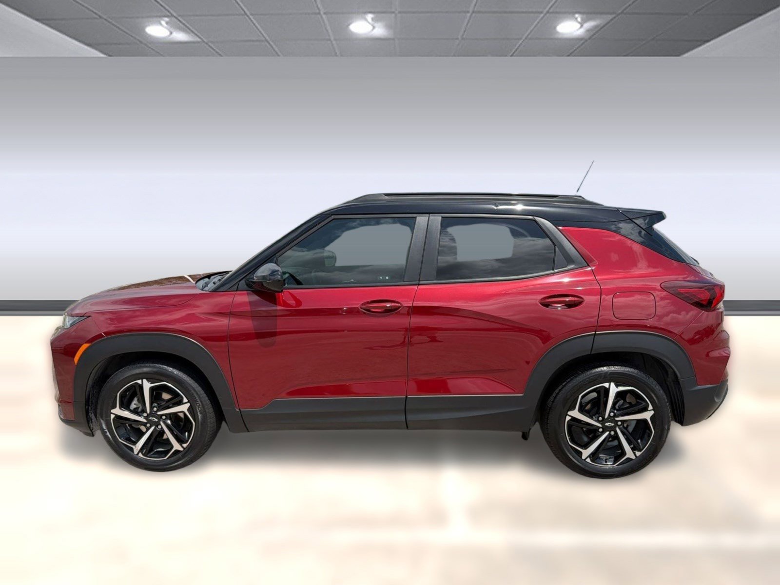 Used 2023 Chevrolet TrailBlazer RS w/ Sun and Liftgate Package FWD image 2