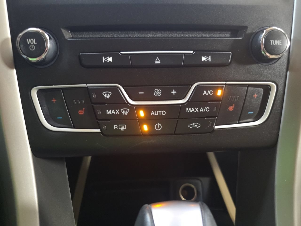 Used 2016 Ford Fusion SE w/ Equipment Group 202A FWD image 21