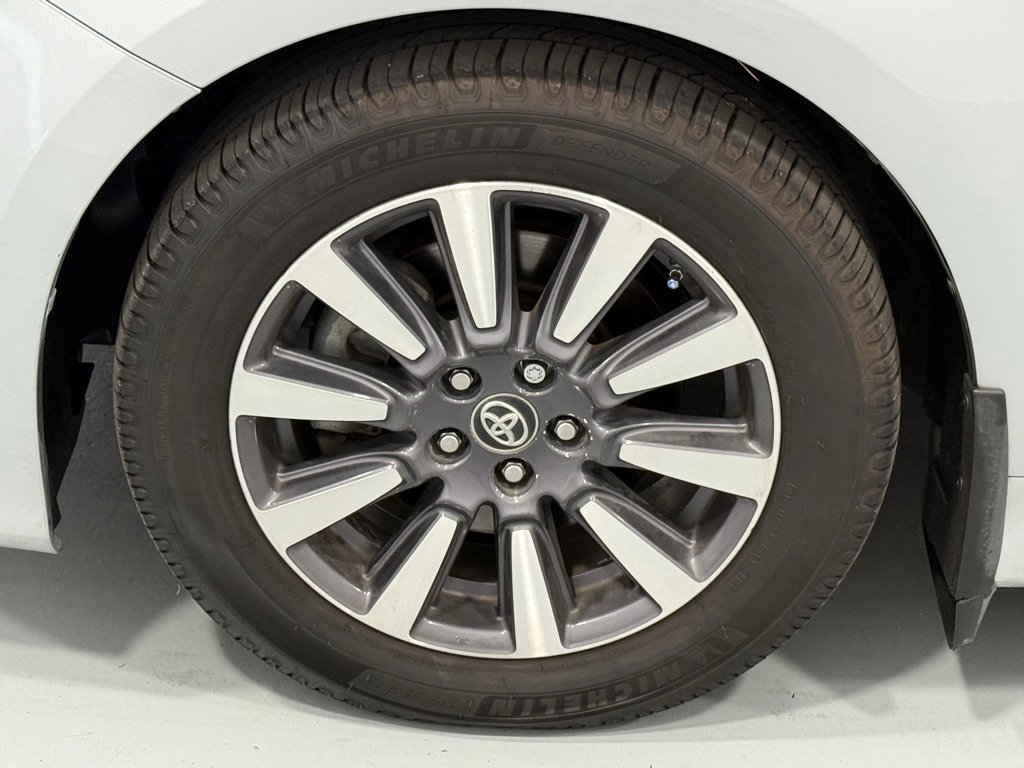 Used 2020 Toyota Sienna Limited Premium image 27