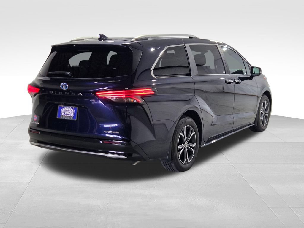 Used 2025 Toyota Sienna Platinum AWD/4WD image 6