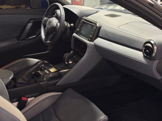 Used 2020 Nissan GT-R Premium image 23