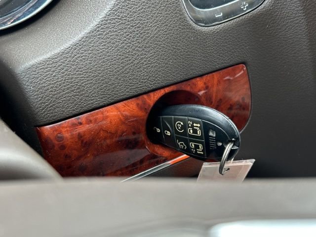 Used 2012 Chrysler Town & Country Limited image 52