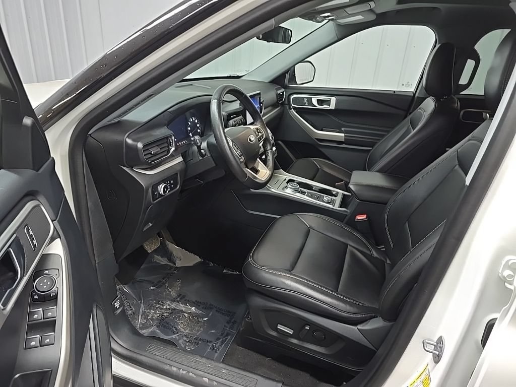 Certified 2023 Ford Explorer XLT w/ Equipment Group 202A AWD/4WD image 33