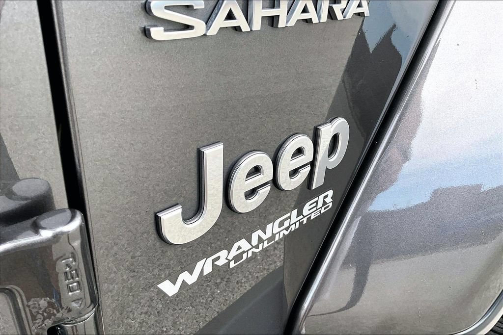 Used 2018 Jeep Wrangler Unlimited Sahara AWD/4WD image 30