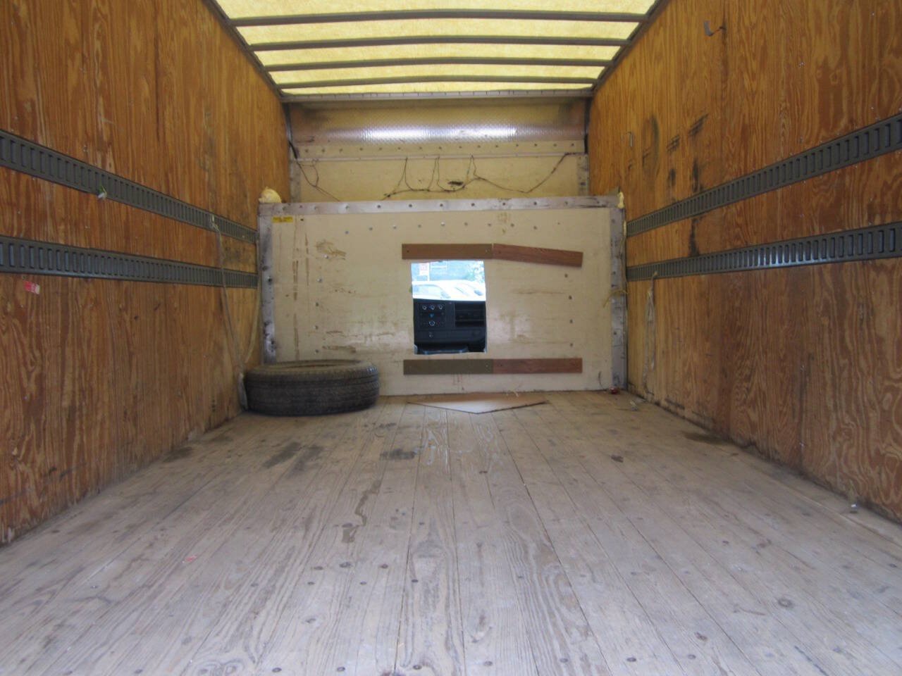 Used 2010 Chevrolet Express 3500 Extended RWD image 11