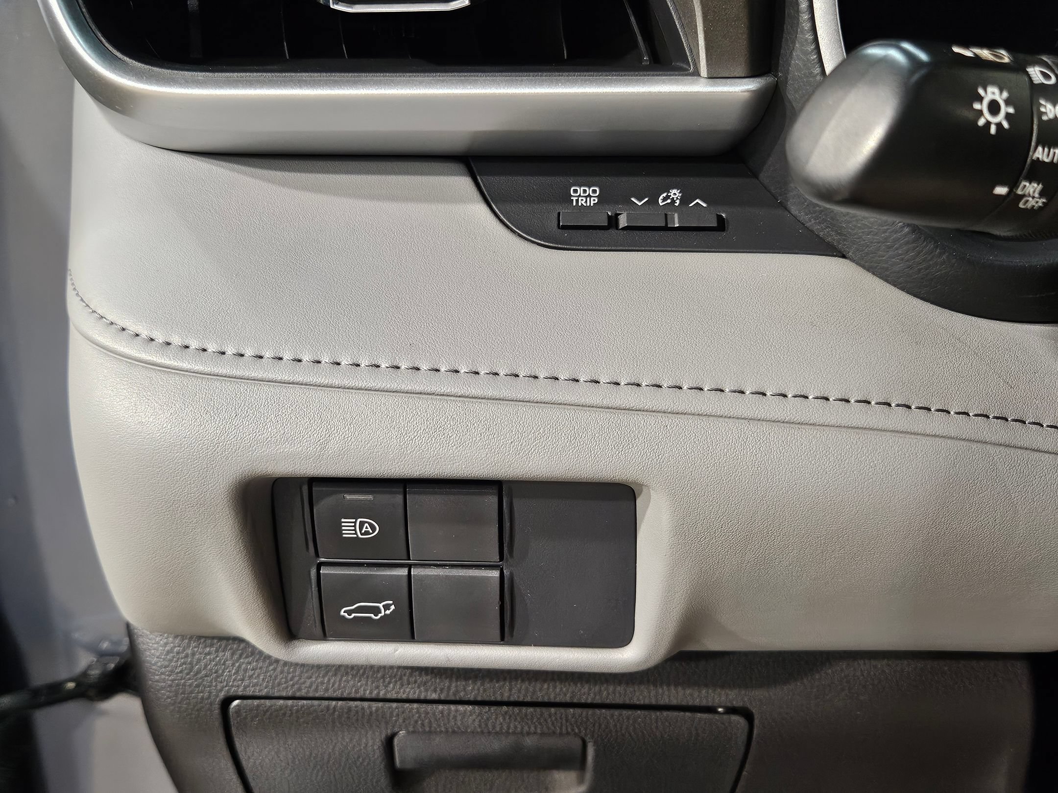 Used 2021 Toyota Highlander XLE FWD image 26