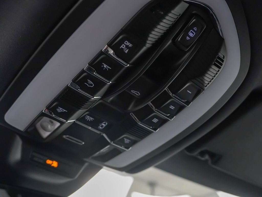 Certified 2026 Porsche Macan AWD/4WD image 28
