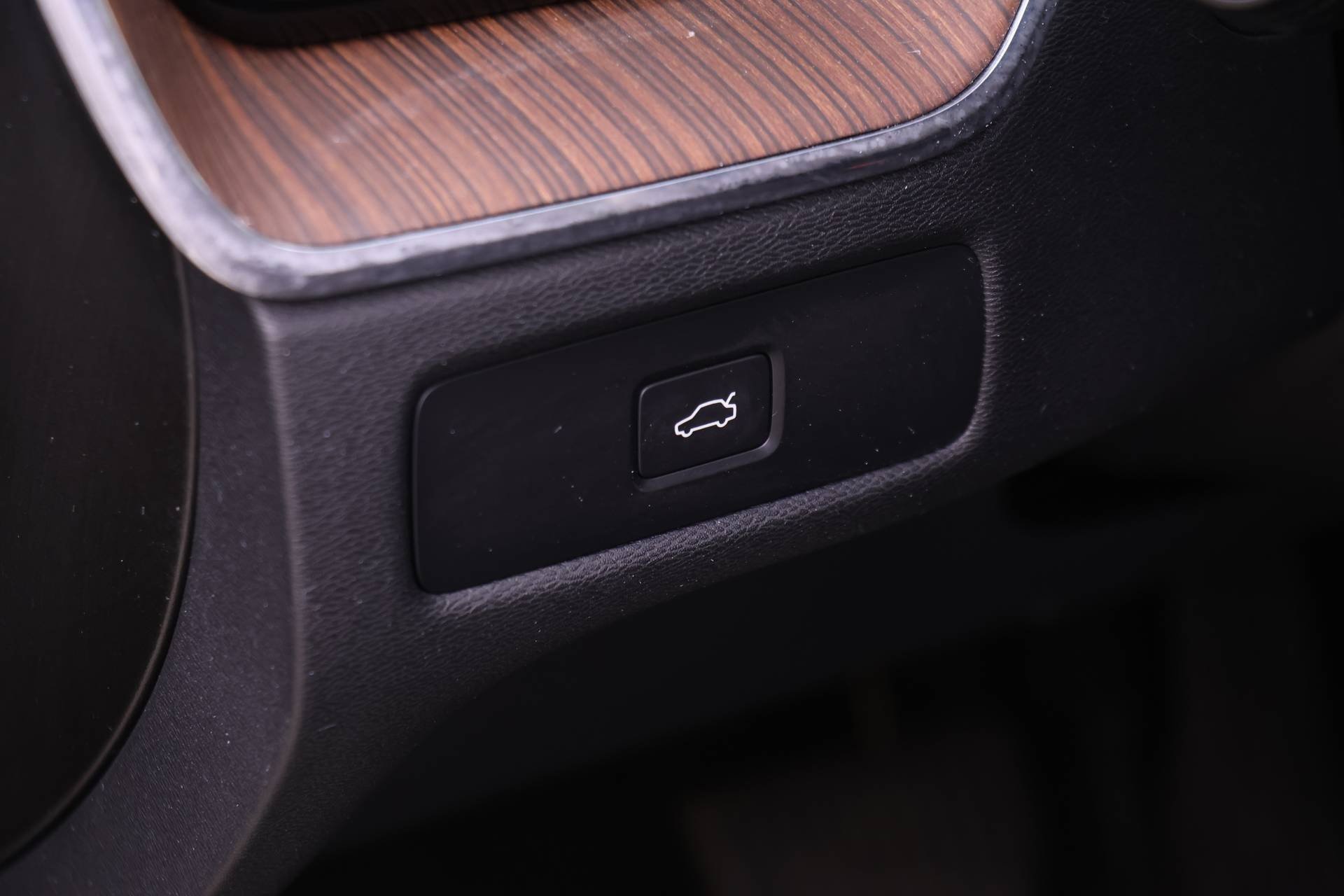 Certified 2024 Volvo XC60 B5 Plus image 23