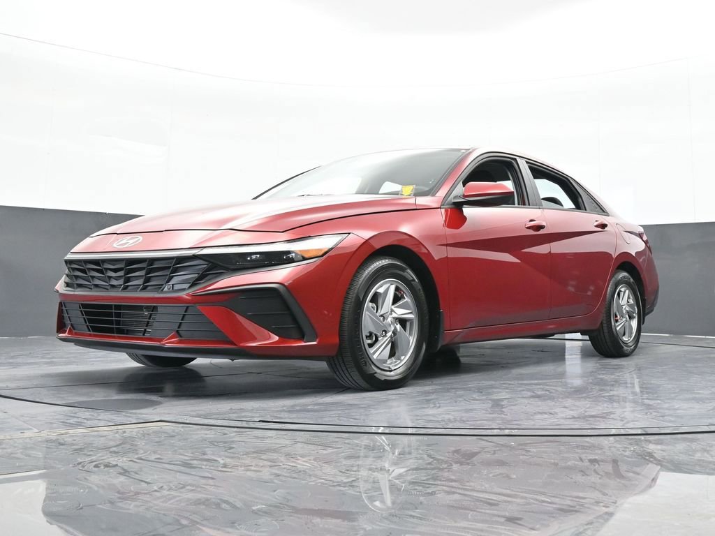 Used 2024 Hyundai Elantra SE FWD image 48