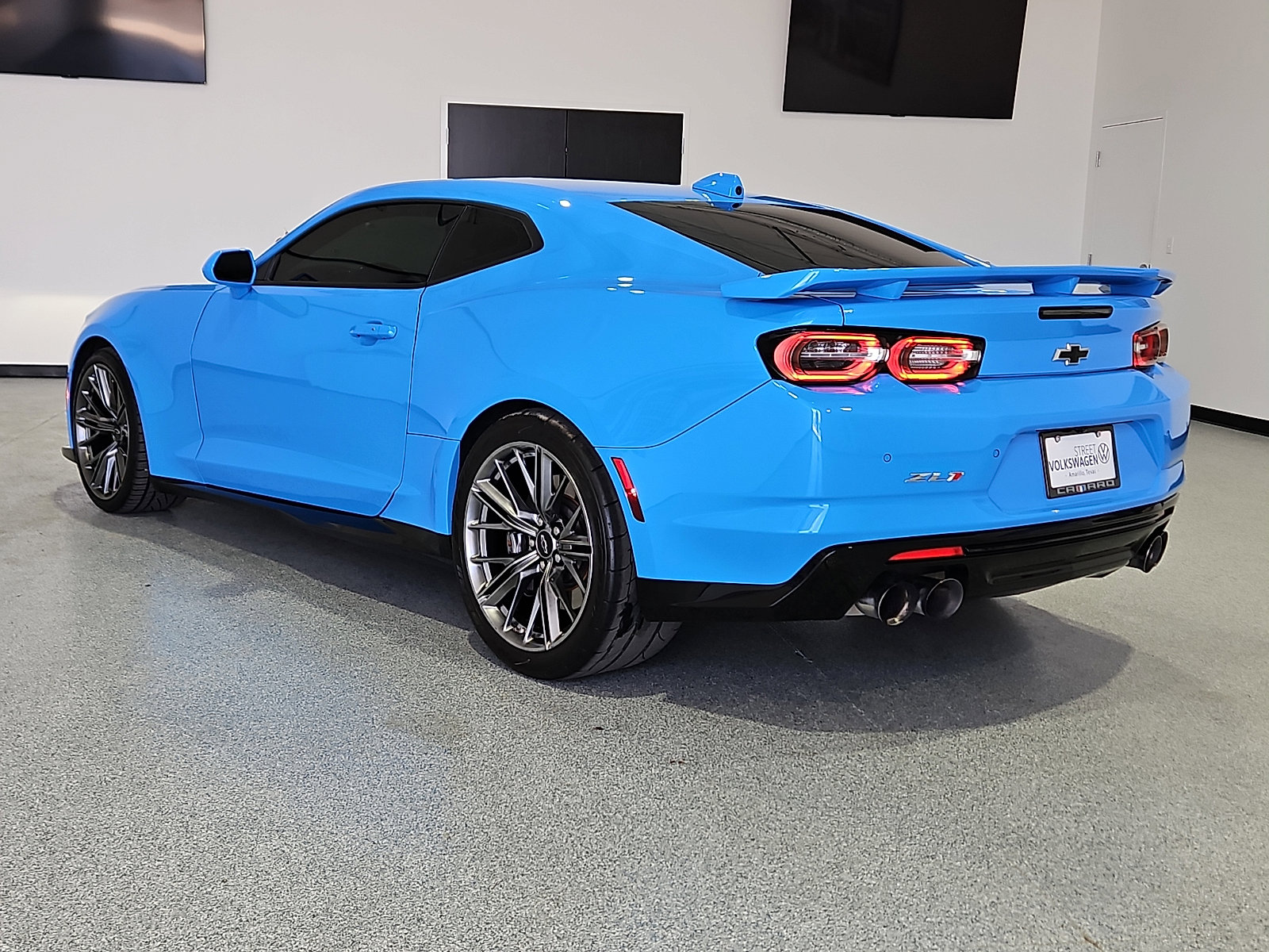 Used 2022 Chevrolet Camaro ZL1 RWD image 3