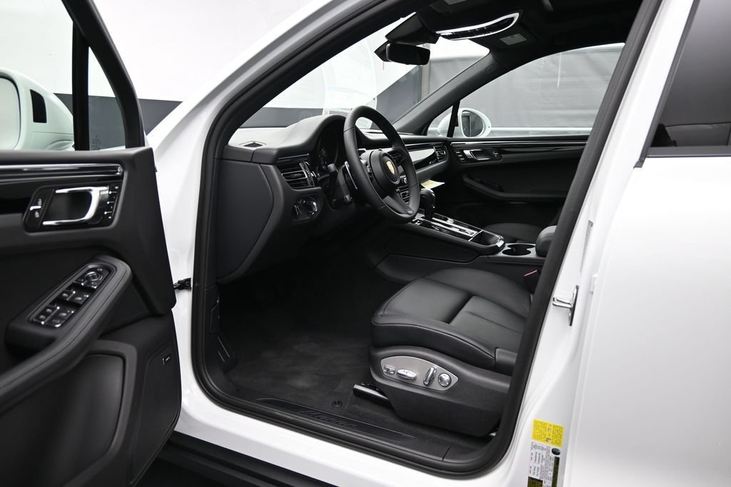New 2026 Porsche Macan AWD/4WD image 4