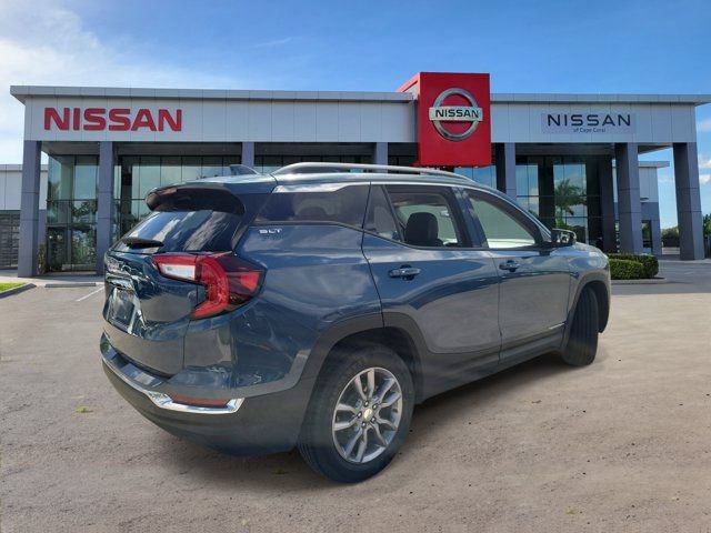 Used 2024 GMC Terrain SLT FWD image 2