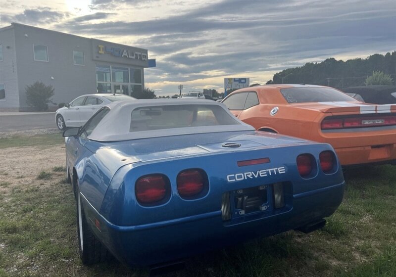 Used 1992 Chevrolet Corvette Convertible RWD image 16
