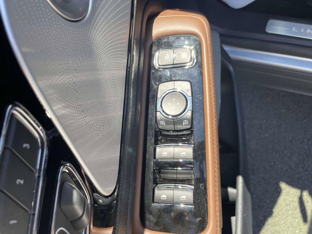 Used 2021 Lincoln Aviator Reserve w/ Equipment Group 201A AWD/4WD image 16