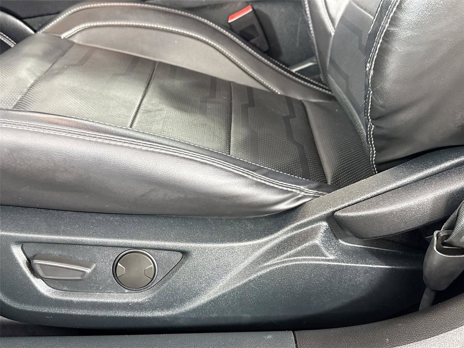 Used 2022 Ford Mustang Premium w/ Equipment Group 201A image 31